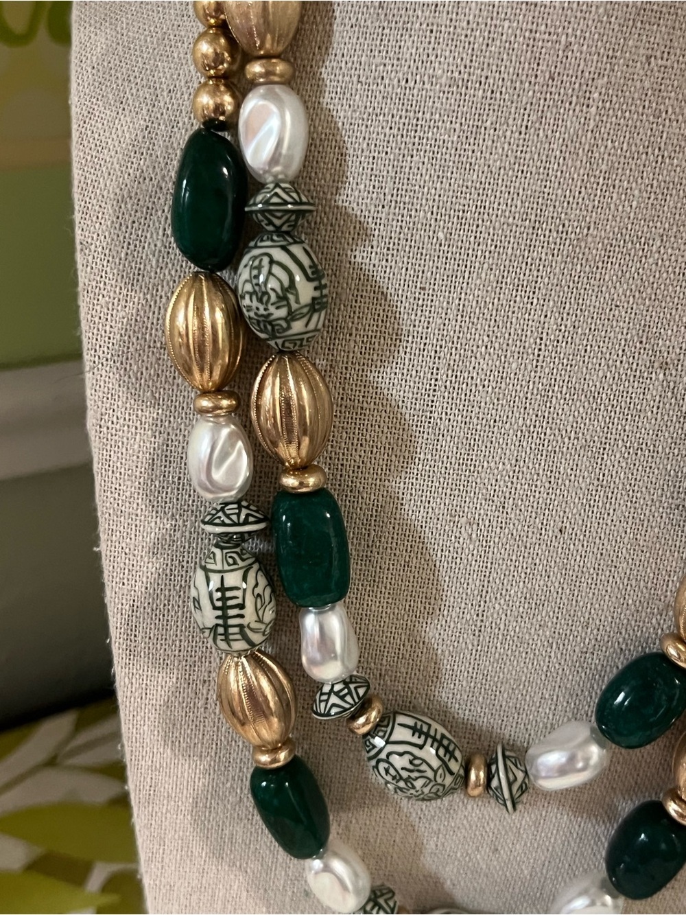 NWT Southern Living Layered Green, Gold and White Statement Necklace #JW7 - Picture 2 of 12